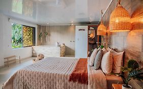 Cabañas con jacuzzi y chimenea - Casa Floral, Marinilla